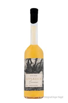 Tootefotod-valgel-taustal-pudelid-Fotograaf-Aigar-Nagel-5